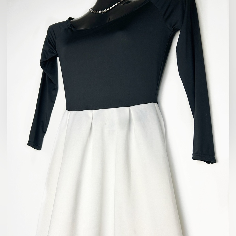 Classy Black and White Dress with Lace Trim - Picture 5 of 8